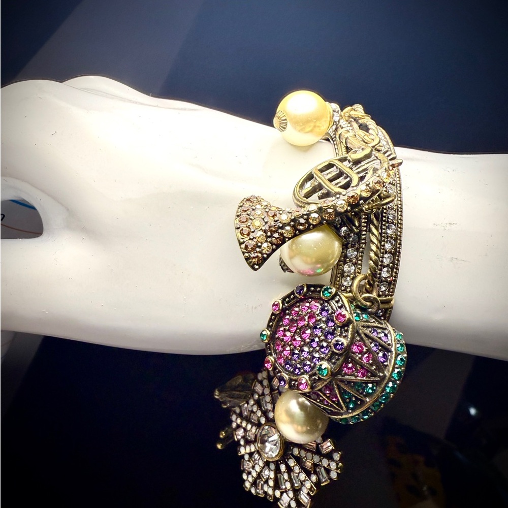 Rare Heidi Daus Bangle Winter Charm Bracelet & 11 Charms